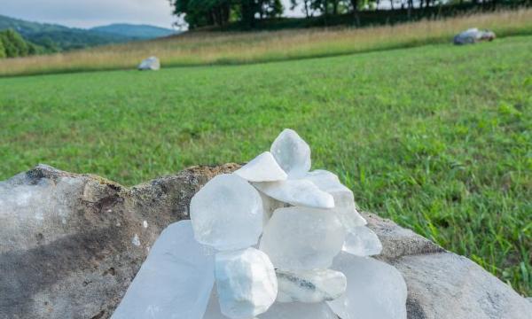Martha Tuttle, <em>A stone that thinks of Enceladus,&nbsp;</em>2020<br />
(installation view, 2020)