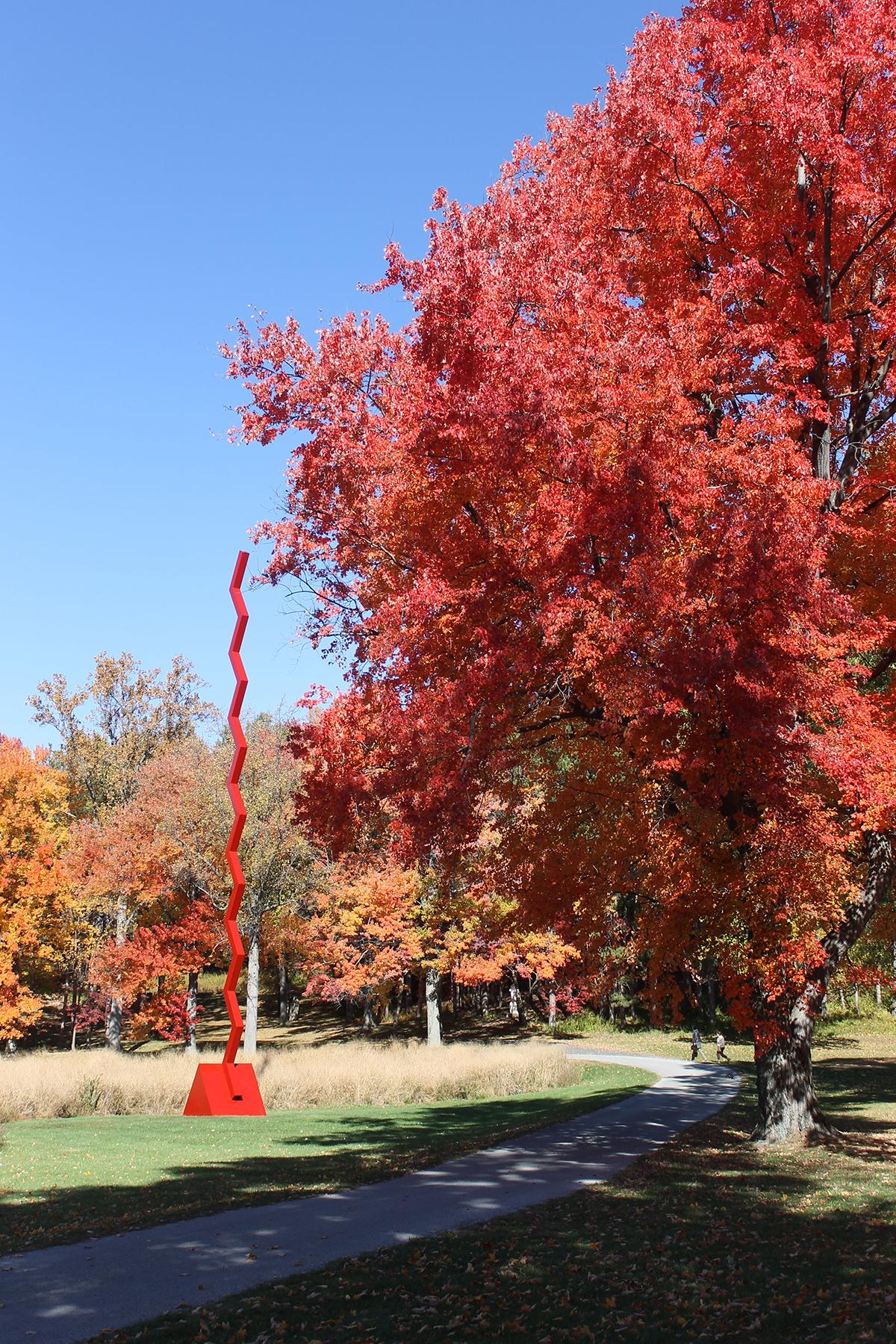 Tal Streeter, <em>Endless Column</em>, 1968, North Woods, Storm King Art Center (installation view, 2015)