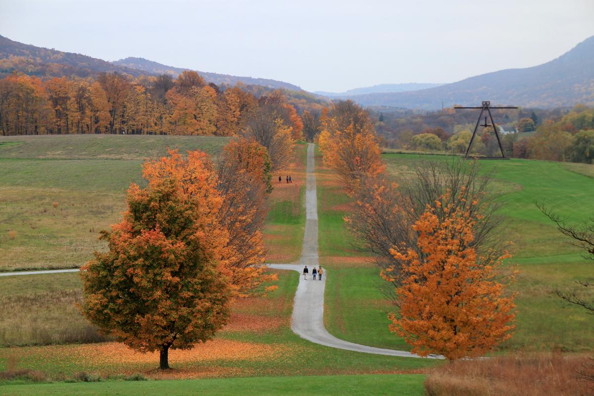 Mark di Suvero, <i>Pyramidian</i>, 1987/1998, Maple All&eacute;e, Storm King Art Center (installation view, 2012)