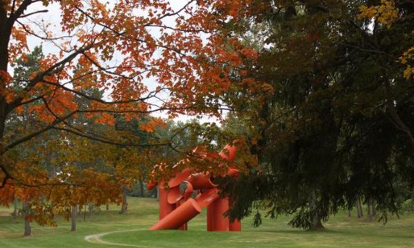 Alexander Liberman,<i> Iliad</i>, 1974&ndash;76, North Woods to Museum Hill, Storm King Art Center (installation view, 2015)