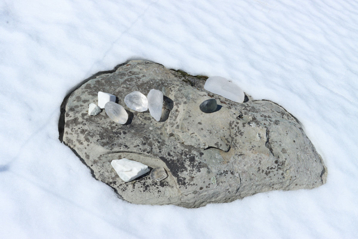 Martha Tuttle, <em>A stone that thinks of Enceladus,&nbsp;</em>2020<br />
(installation view, 2021)
