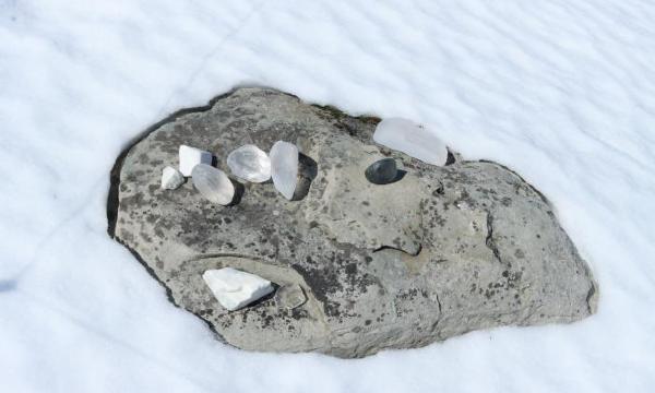 Martha Tuttle, <em>A stone that thinks of Enceladus,&nbsp;</em>2020<br />
(installation view, 2021)