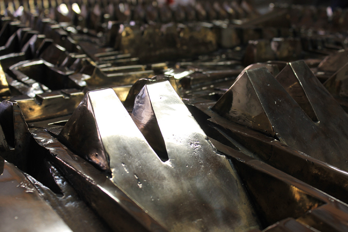 Arnaldo Pomodoro,&nbsp;<i>The Pietrarubbia Group: il fondamento, l&rsquo;uso, il rapporto</i>, 1975&ndash;76 (conservation view, 2018)