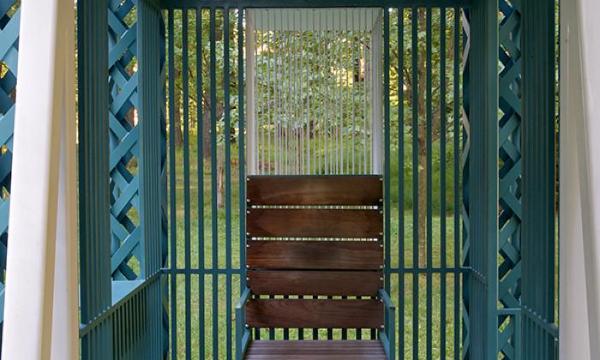 Siah Armajani,&nbsp;<i>Gazebo for Two Anarchists: Gabriella Antolini and Alberto Antolini</i>, 1992 (installation view, 2010)