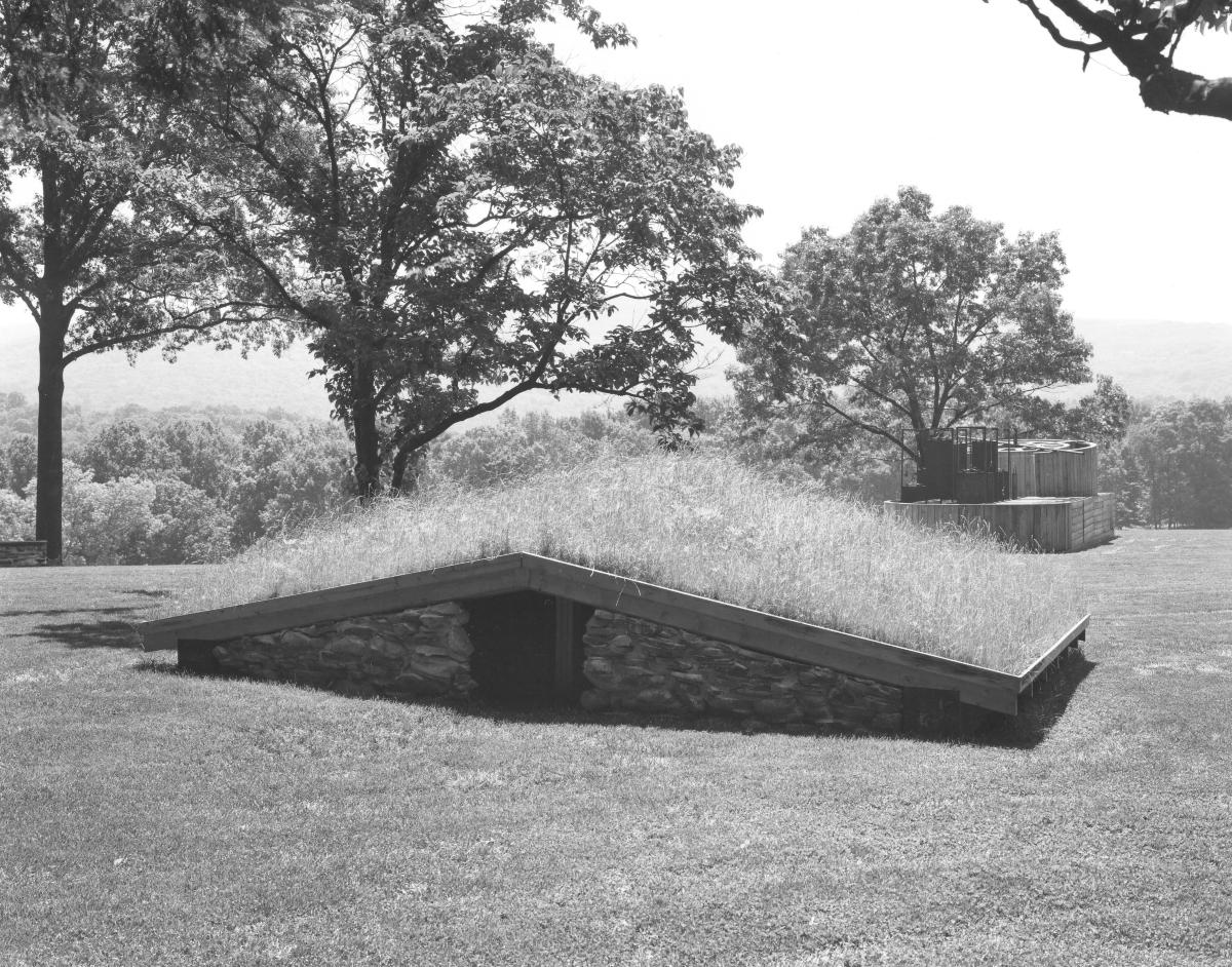 Alice Aycock, <i>Low Building with Dirt Roof (For Mary)</i>, 1973/2010, (installation view)