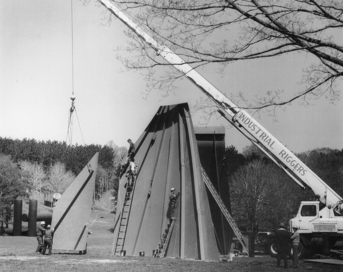 Installation view, 1979 © 2020 Calder Foundation, New York / Artists Rights Society (ARS), New York